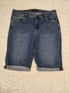 Curve Appeal High Rise Bermuda Shorts -Size 12/31